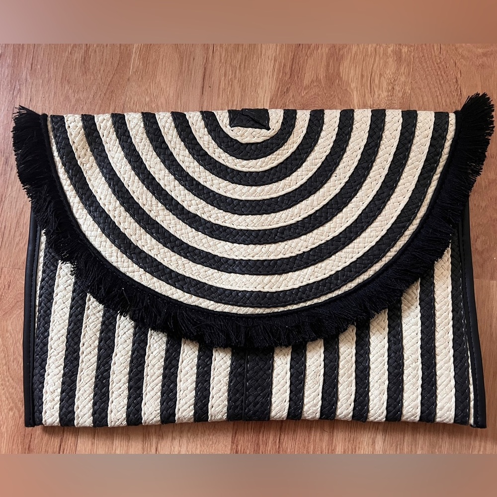 Stella & Dot Straw Clutch